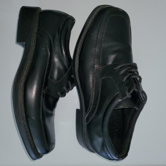 Shoes - Picture 3 of 4